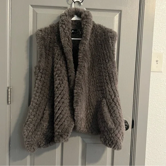 Love Token Gray Teddy Faux Fur Vest - Picture 3 of 6